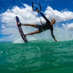 Slingshot Asylum V6 - Big Air / Freestyle Twintip Kiteboard Discounts Apply ! 5 Slingshot Asylum V6 - Big Air / Freestyle Twintip Kiteboard Discounts Apply ! -DriftRide Store slingshot twintip asylum v6 size 3